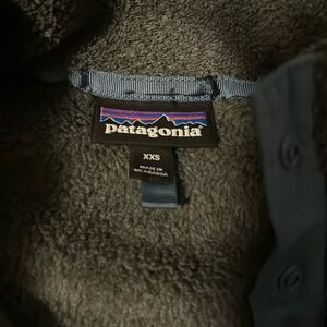 Patagonia sweat shirt.